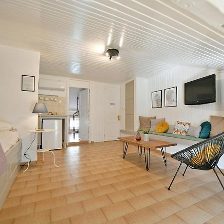 Athina Guesthouse 伊兹拉 外观 照片
