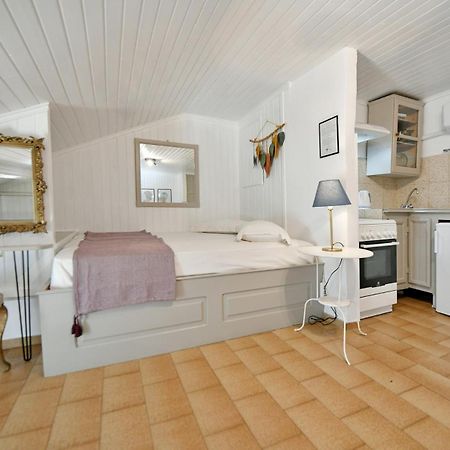 Athina Guesthouse 伊兹拉 外观 照片