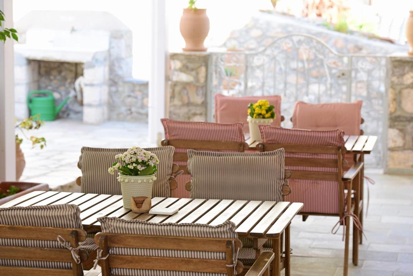 Athina Guesthouse 伊兹拉 外观 照片