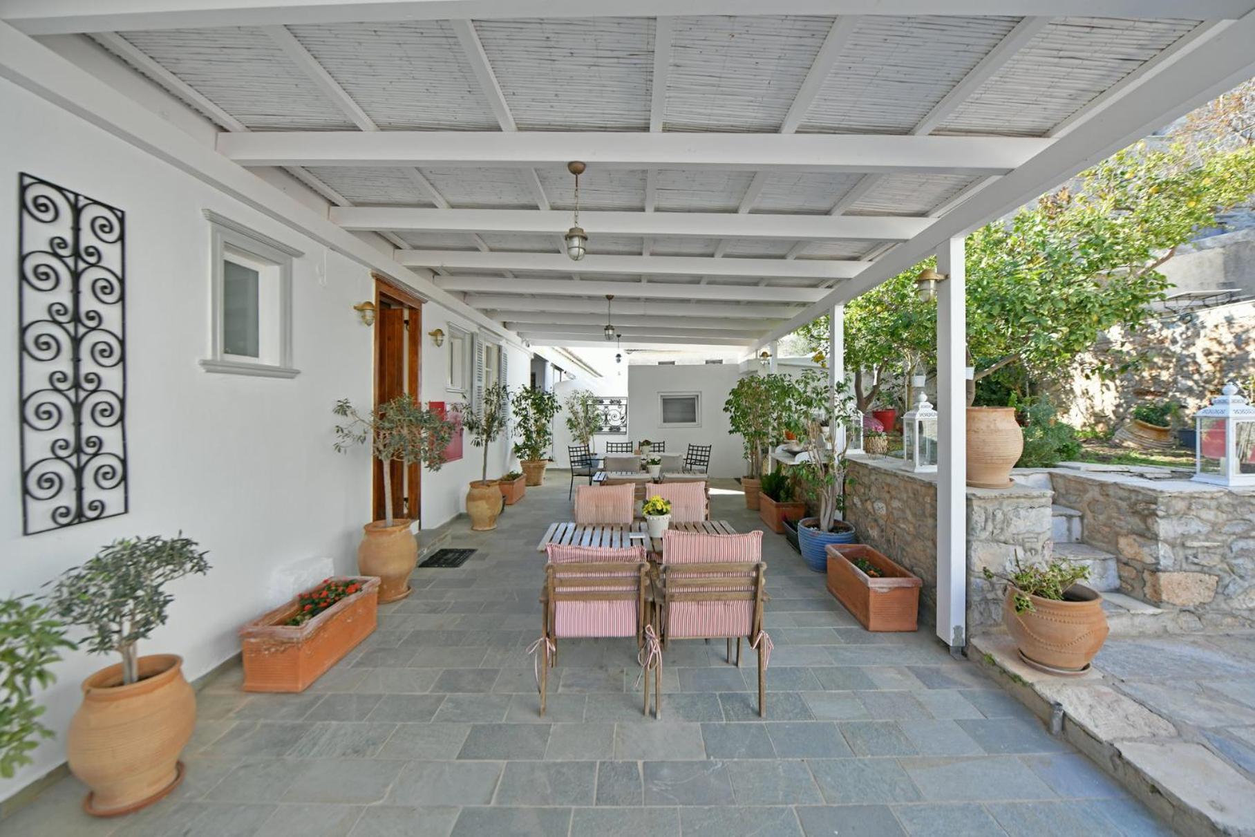 Athina Guesthouse 伊兹拉 外观 照片