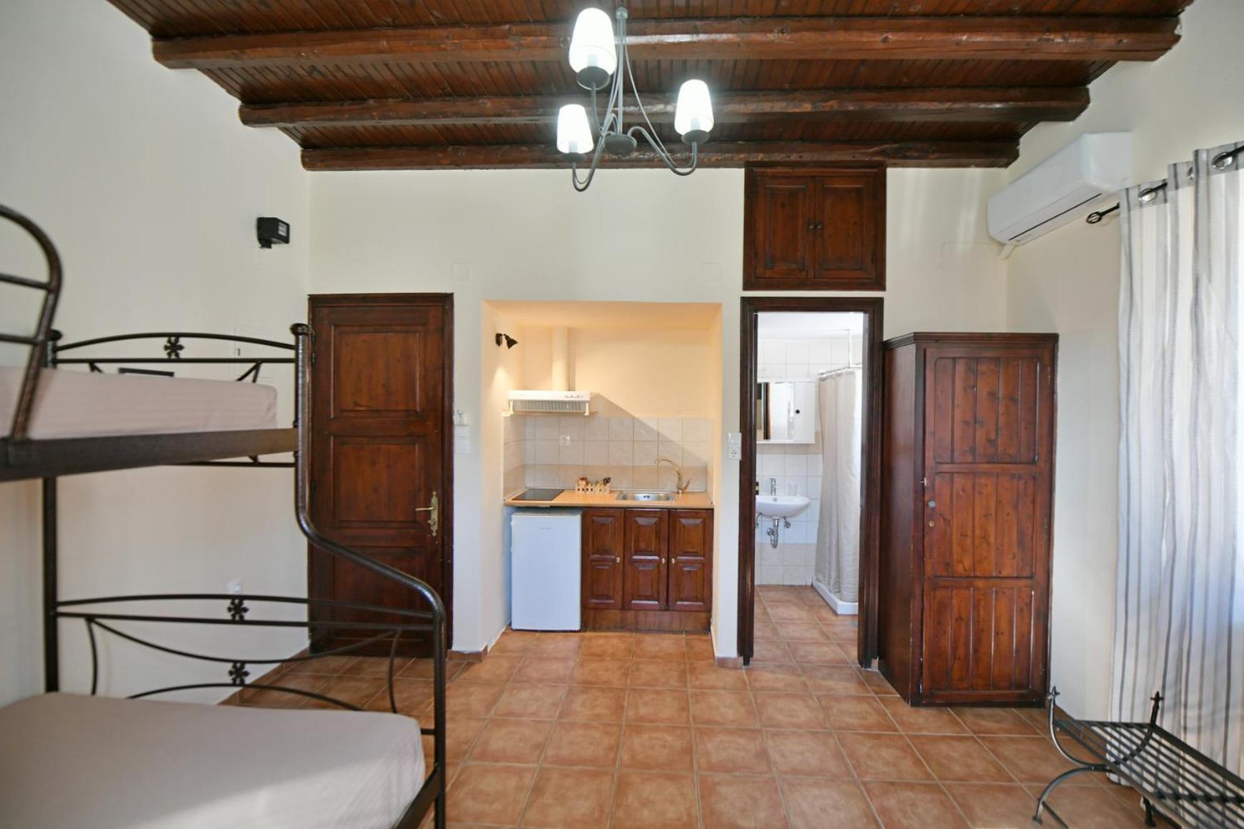 Athina Guesthouse 伊兹拉 外观 照片