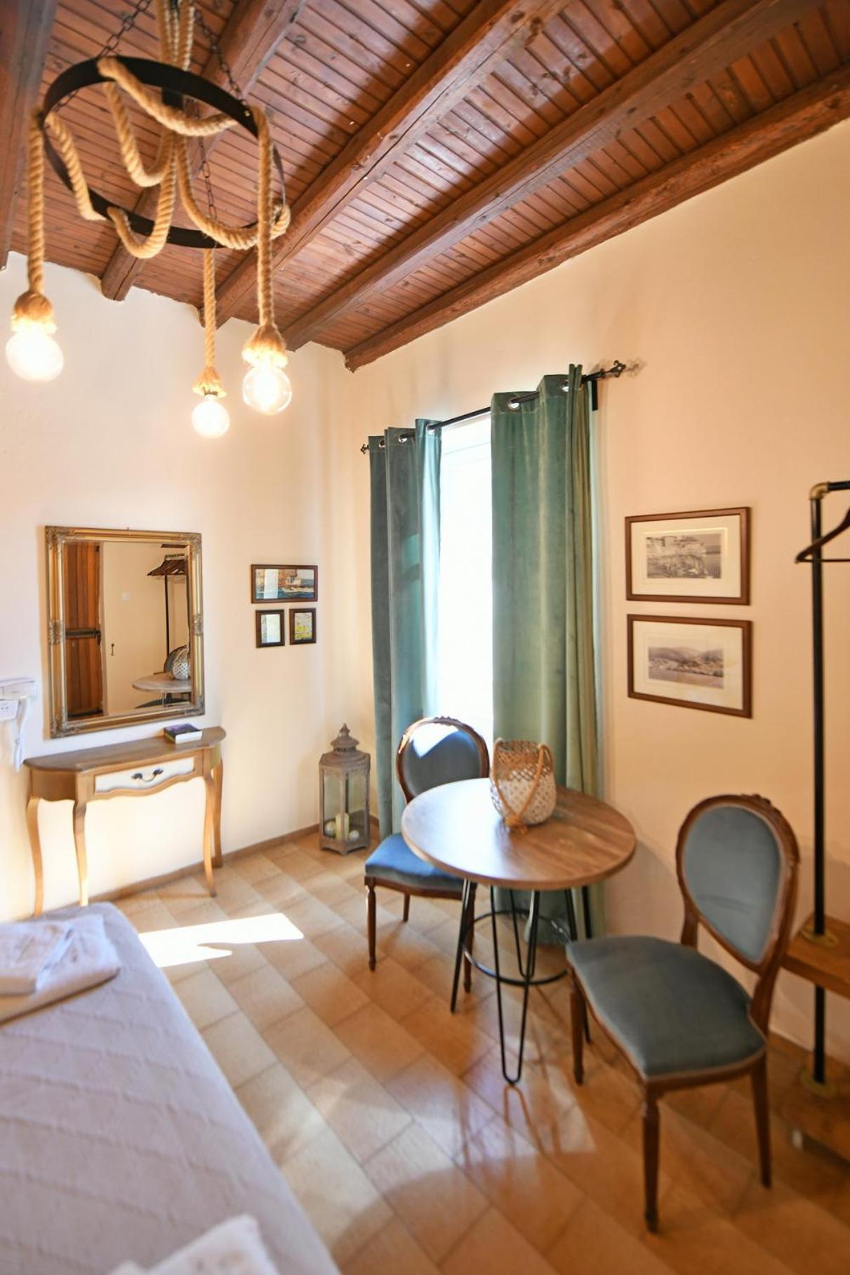 Athina Guesthouse 伊兹拉 外观 照片