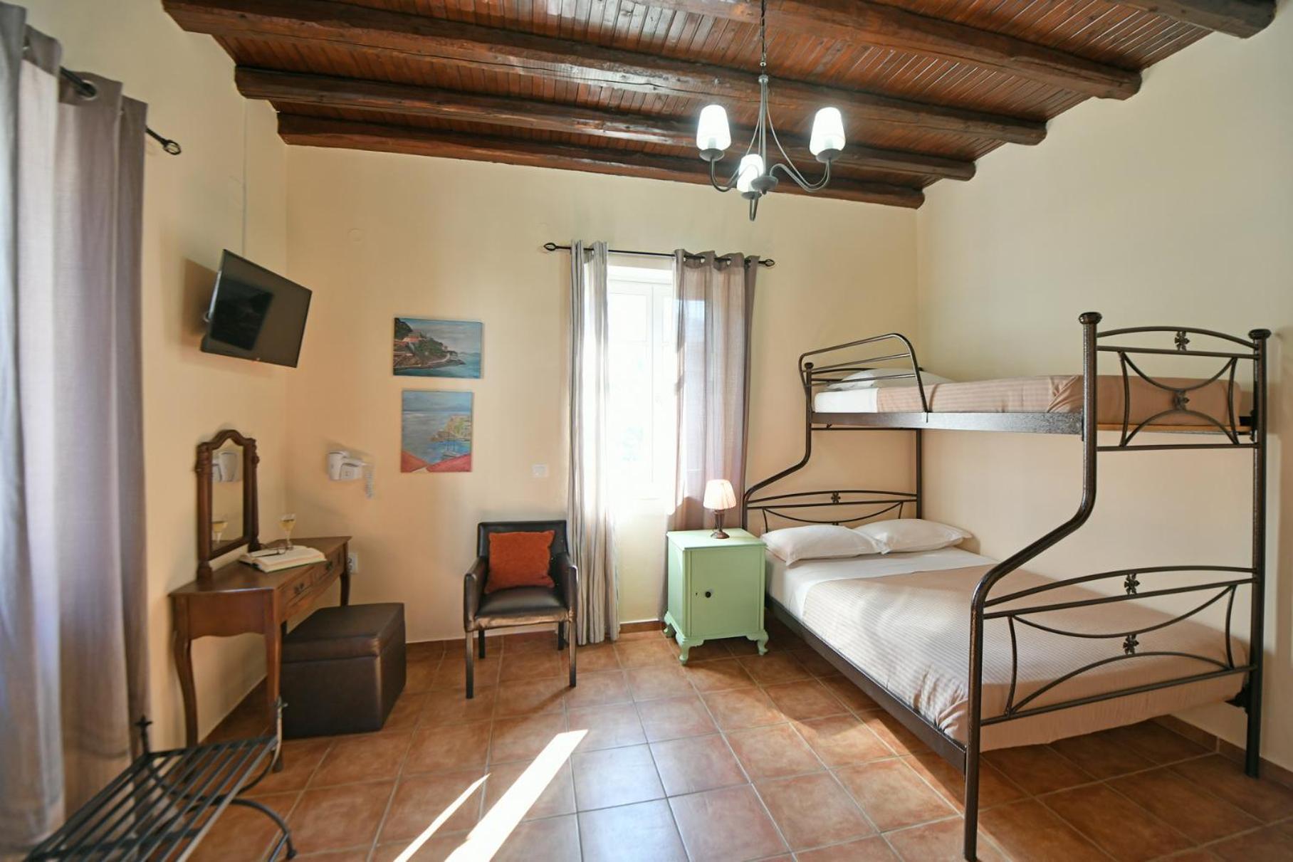Athina Guesthouse 伊兹拉 外观 照片