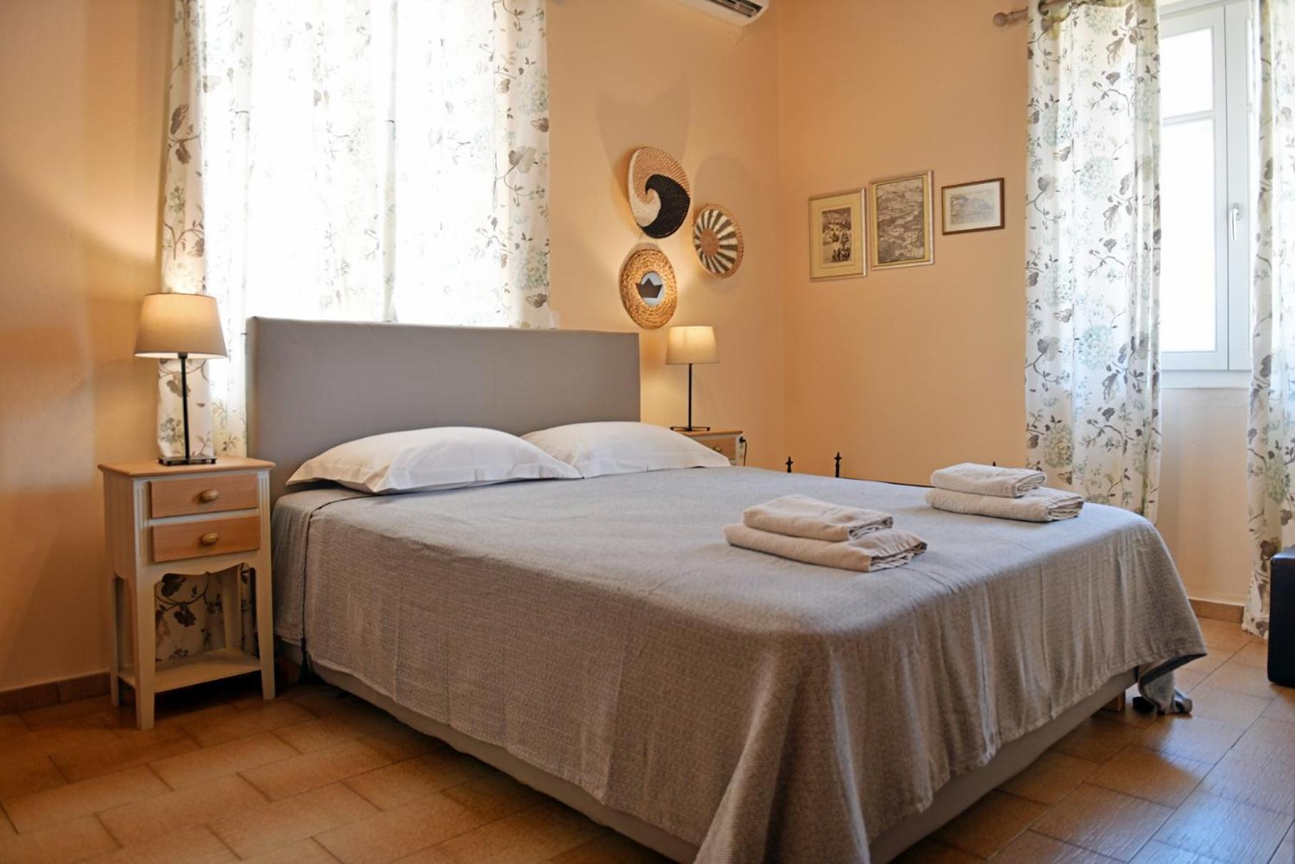 Athina Guesthouse 伊兹拉 外观 照片